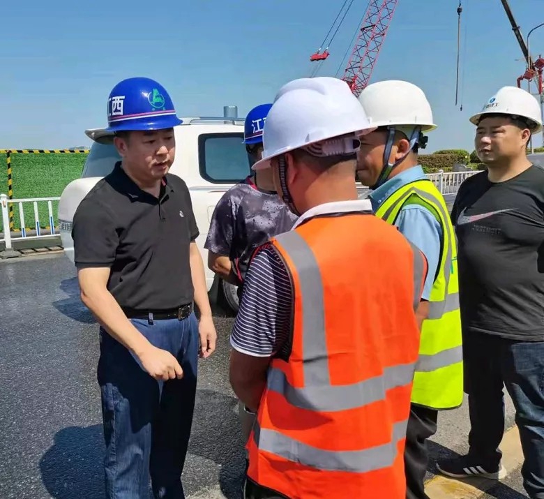 羅輝到沿江中北大道快速路改造工程、真君路隧道工程項目檢查工作